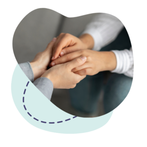 Mains posées les unes sur les autres en signe de solidarité